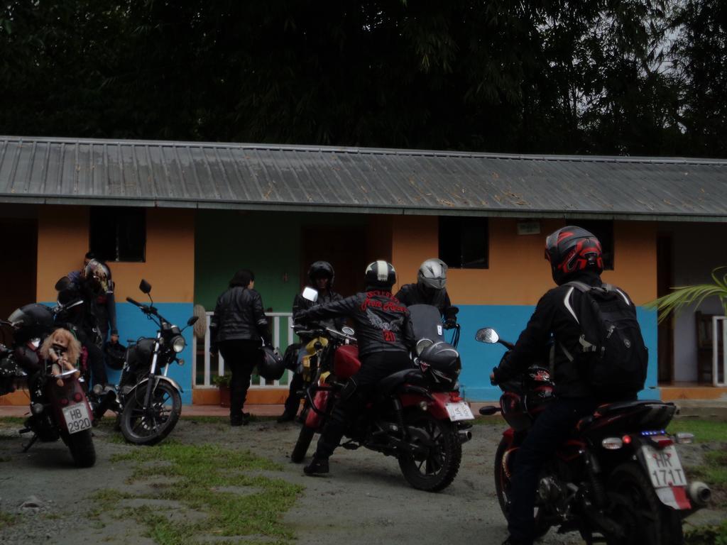 Hostal Henrry'S Hotel Mindo Luaran gambar